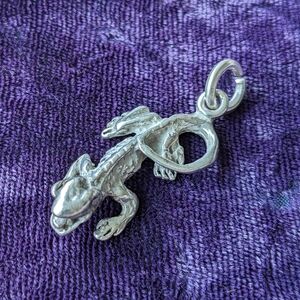 Vintage 925 Sterling Silver Lizard / Reptile / Crocodile Dinosaur Pendant